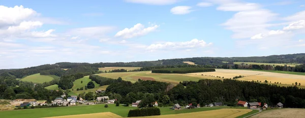 Çeşitli Çek manzarasının panoramik bir görüntüsü.
