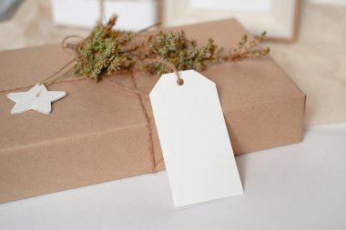 Noel Sıfır atık etiketi modeli, çevre dostu paketleme. Ekolojik Noel tatili konsepti, ekolojik dekor.