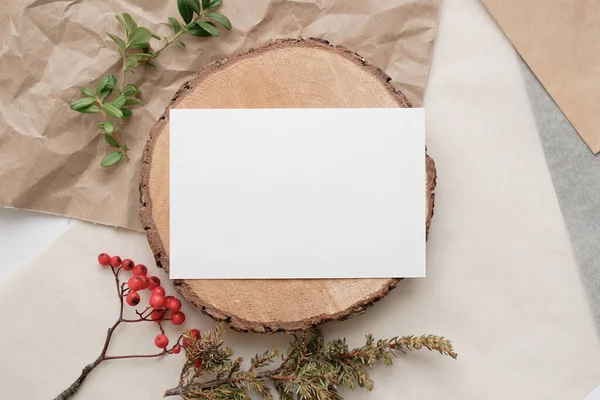 Jul Noll avfall mockup kort, miljövänliga förpackningar. Ekologisk jul semester koncept, eko inredning. — Stockfoto