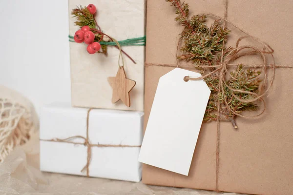 Noel Sıfır atık etiketi modeli, çevre dostu paketleme. Ekolojik Noel tatili konsepti, ekolojik dekor. — Stok fotoğraf