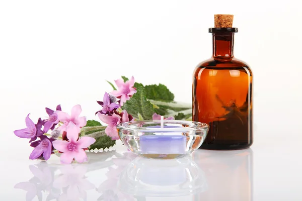 Aromatherapie en massage olie — Stockfoto