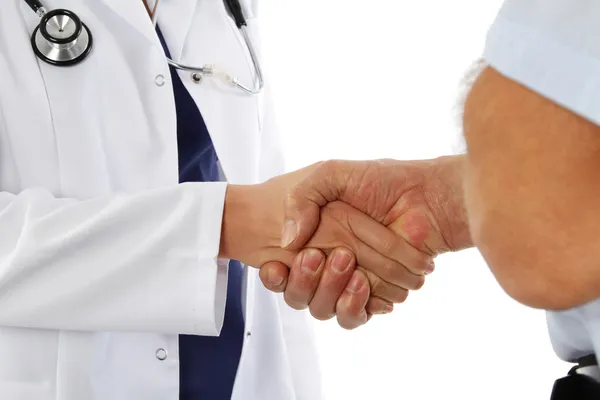 Handshake - lékař a muž — Stock fotografie
