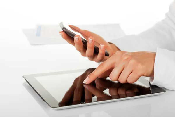 Businesswoman and digital tablet. — Stock Photo, Image