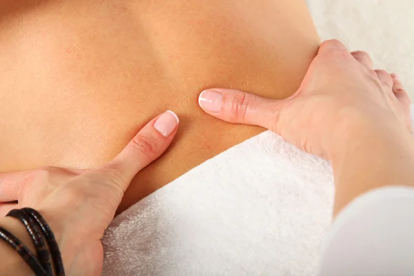 Young woman receiving massage — Stock Photo, Image