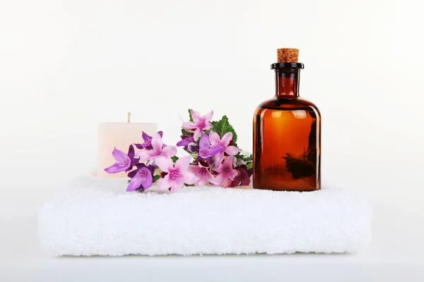 Aromatherapie und Massageöl — Stockfoto