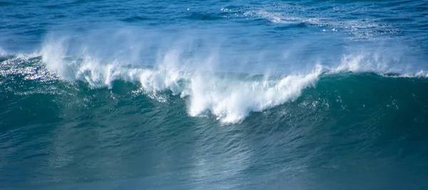 Łamanie Fal Oceanu Atlantyckiego Toczy Się Południową Stronę Afryki — Zdjęcie stockowe