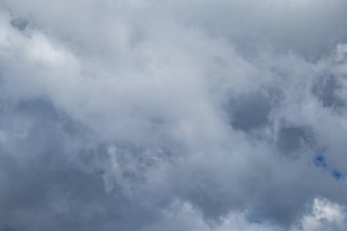 Bulutlarda görünen şekiller ve yüzler