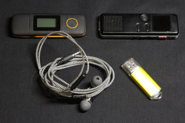 Mp3 çalar. Ses kaydedici. Flash kart. Modern elektronik 