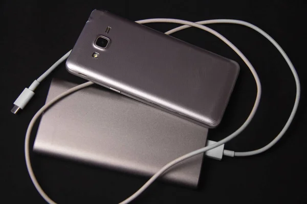 Smartphone Charges External Power Source — Zdjęcie stockowe