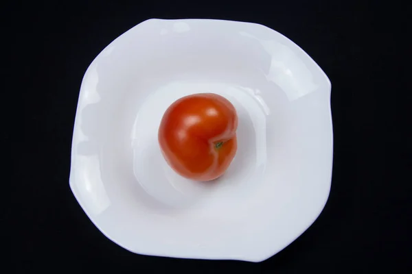 Tomato White Plate Black Table — Zdjęcie stockowe