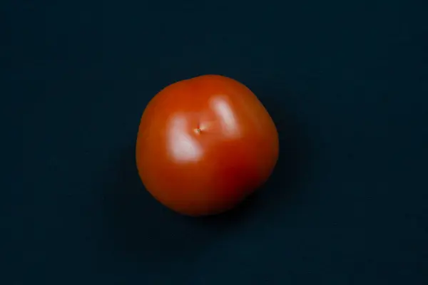 Whole Tomatoes Table Fresh Vegetables — Stock Photo, Image