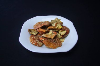 Kurutulmuş kırmızı sinek mantarı. Sinek agarikleriyle tedavi