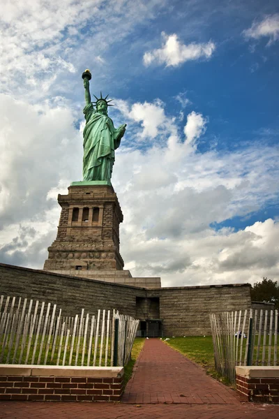 Estatua de la Libertad en Liberty Island en la ciudad de Nueva York — Foto de Stock