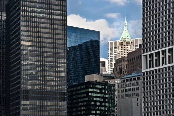 Untere Manhattan Skyline und Wolkenkratzer lizenzfreie Stockbilder