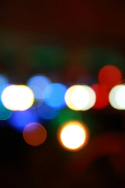 Night City Lights. Padrão desfocado de luzes de decoração coloridas . — Fotografia de Stock