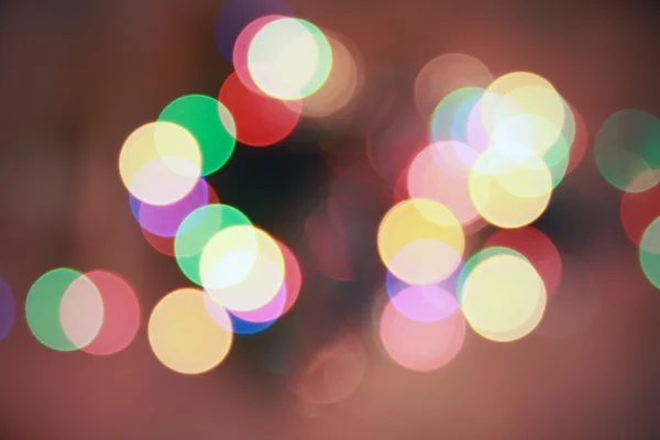Luces de vacaciones coloridas. Patrón borroso de decoración colorida — Foto de Stock