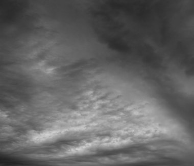 uğursuz fırtına bulutları sanki kıyamet.