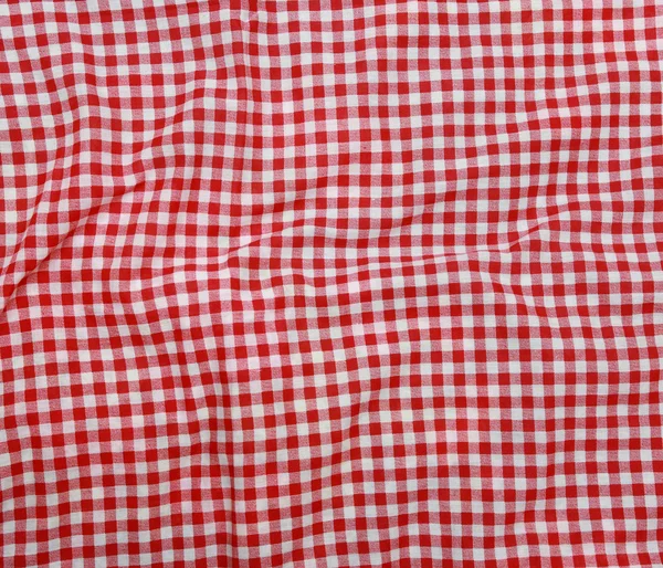 Toalha de mesa enrugada de linho vermelho . — Fotografia de Stock