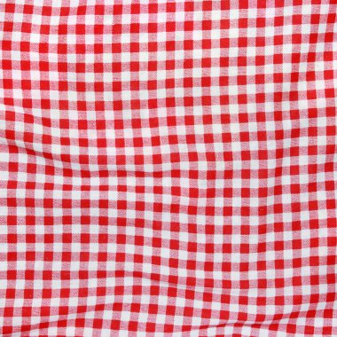 Kırmızı ve beyaz kareli Piknik battaniyesi.