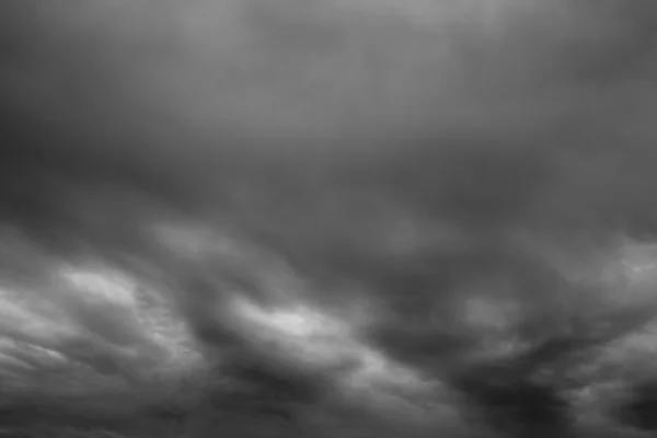 Nuvens escuras . — Fotografia de Stock
