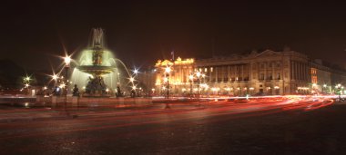Paris 'te yer de la Concorde Fountain. Gece.