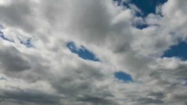 Quality time lapse without birds, without flicker. Changing sky, clouds coming. — Stock Video