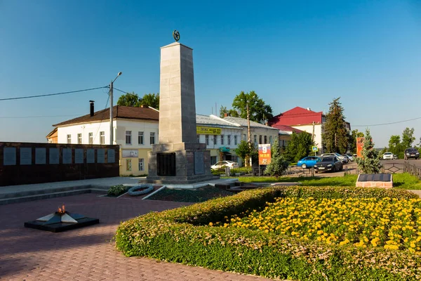 Kriegerdenkmal Mit Ewiger Flamme Einem Sonnigen Sommertag Der Stadt Borowsk — Stockfoto