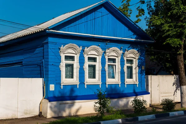 Aranyos Falusi Ház Orosz Stílusban Faragott Platband Kaluzhskaya Utcán Borovszk — Stock Fotó