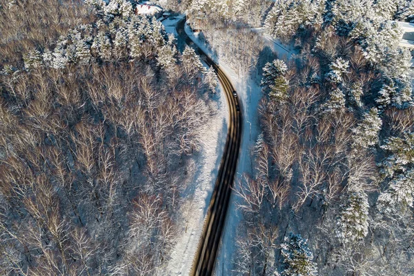 View High Altitude Highway Cars Winter Track Crosses Snowy Forest — Stock Photo, Image