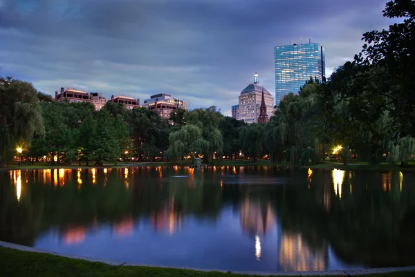 Sonnenuntergang über den öffentlichen Gärten von Boston — Stockfoto