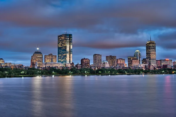 Zonsondergang over de boston skyline — Stockfoto