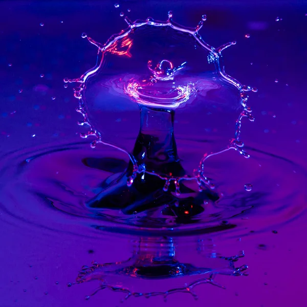 Broad Shield of Water from a Waterdrop — Stock Photo, Image