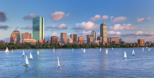 Panoramic View of the Boston Skyline Across the Charles River Bas — стоковое фото