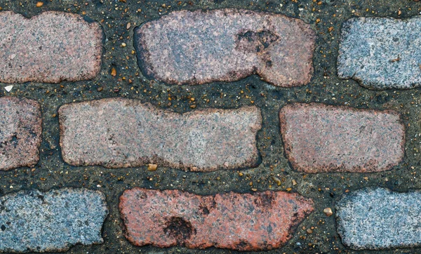 Ladrillos de borde áspero en cemento —  Fotos de Stock