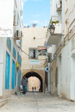 Medine (2 yürüyen iki kişi)