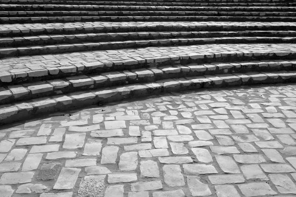 Zakrzywione kamienne cegły kroki (1) — Zdjęcie stockowe