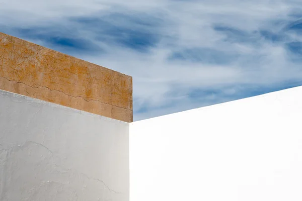 Abstrakt vägg och himmel — Stockfoto