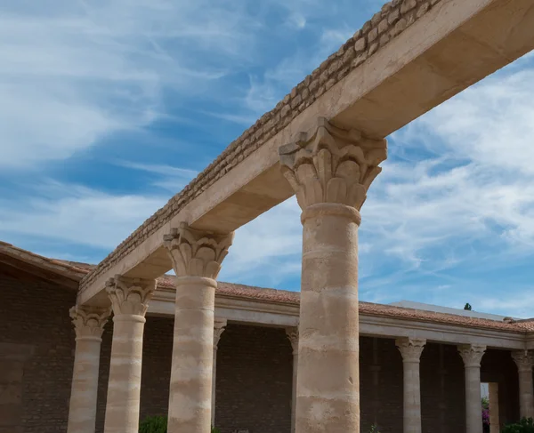 Roman Columns & Blue Sky — Stock Photo, Image