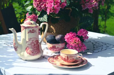 Bahçede kahvaltı.. 