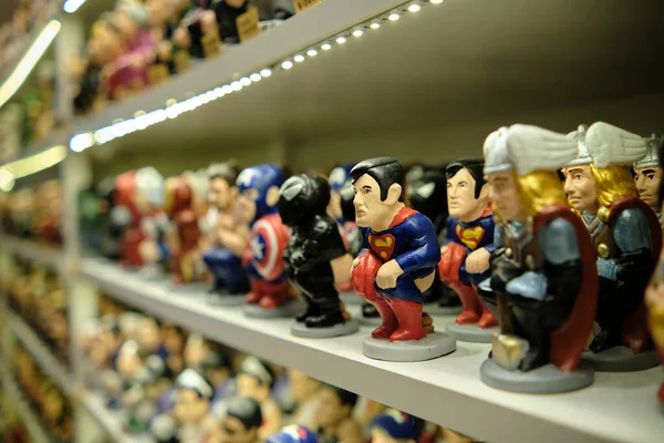 Barcelona, España - 10 de diciembre de 2021: clásico CAGANER, una muñeca habitual presente en las casas catalanas en Navidad — Foto de Stock