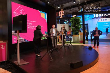 Barselona, İspanya - 2 Mart 2022 - Mobil Dünya Kongresi - T Mobil Standı