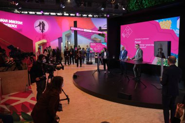 Barselona, İspanya - 2 Mart 2022 - Mobil Dünya Kongresi - T Mobil Standı