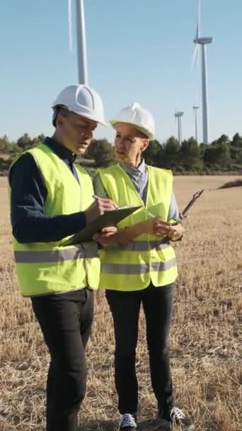 Two Workers Wind Farm Sustainability Green Energy Climate Change Concept — Vídeos de Stock