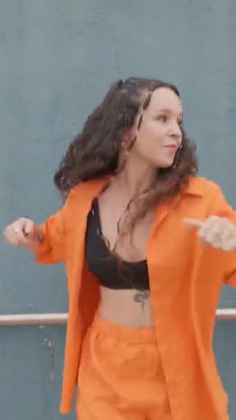 Young Talented Female Dancer Enjoys Performing Hip Hop Moves Outdoors — Vídeo de stock