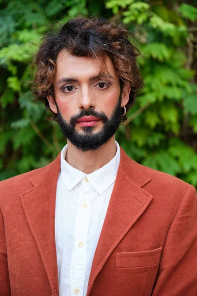 Stylish Businessman Makeup Looking Camera While Standing Outdoors Lgbti Concept — Foto Stock