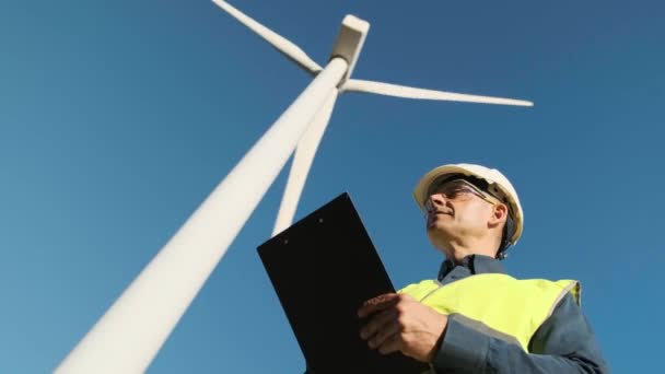 Low Angle View Two Maintenance Engineers Checking Wind Turbine Sustainable — Vídeos de Stock