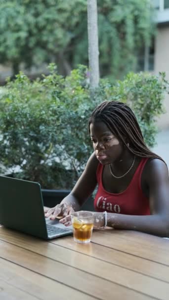 African American Woman Vitiligo Having Video Conference Her Laptop Sitting — Stockvideo
