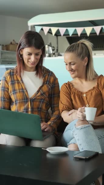 Two Women Smiling Talking While Using Laptop Together Coffee Shop — Stock Video