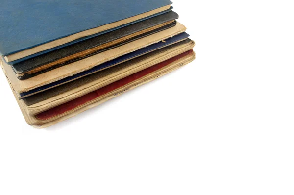 Pila di vecchi libri su sfondo bianco — Foto Stock