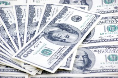 Arka planda Amerikan doları ayarlandı.